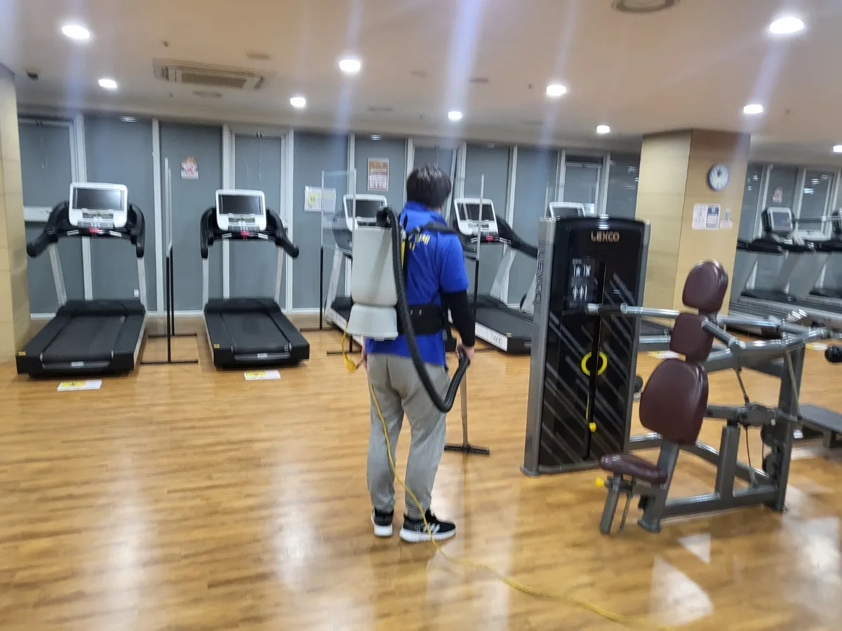 북구 금호동 헬스장 샤워실 장비 주변 정밀 위생청소 사례 - 행진크린